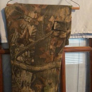 RARE camo cargo jogging pants! One left!